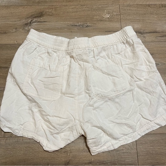 Old Navy White Paperbag-Waist Linen-Blend Shorts - Picture 2 of 3